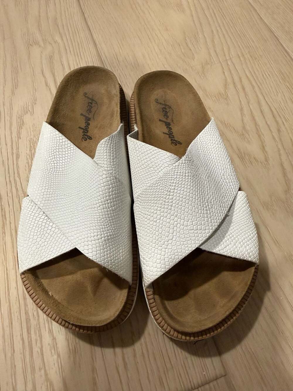 Free People Sidelines Crisscross Footbed Slide Sandals in White Snake Print sz 6